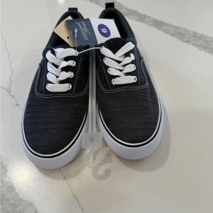 Universal Thread Black Canvas Sneakers